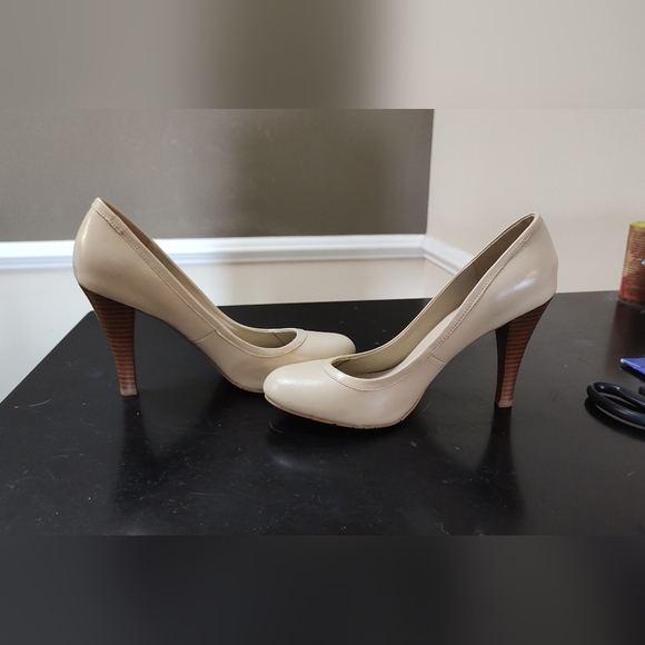 Fitzwell posh pumps in cream - Picture 4 of 7